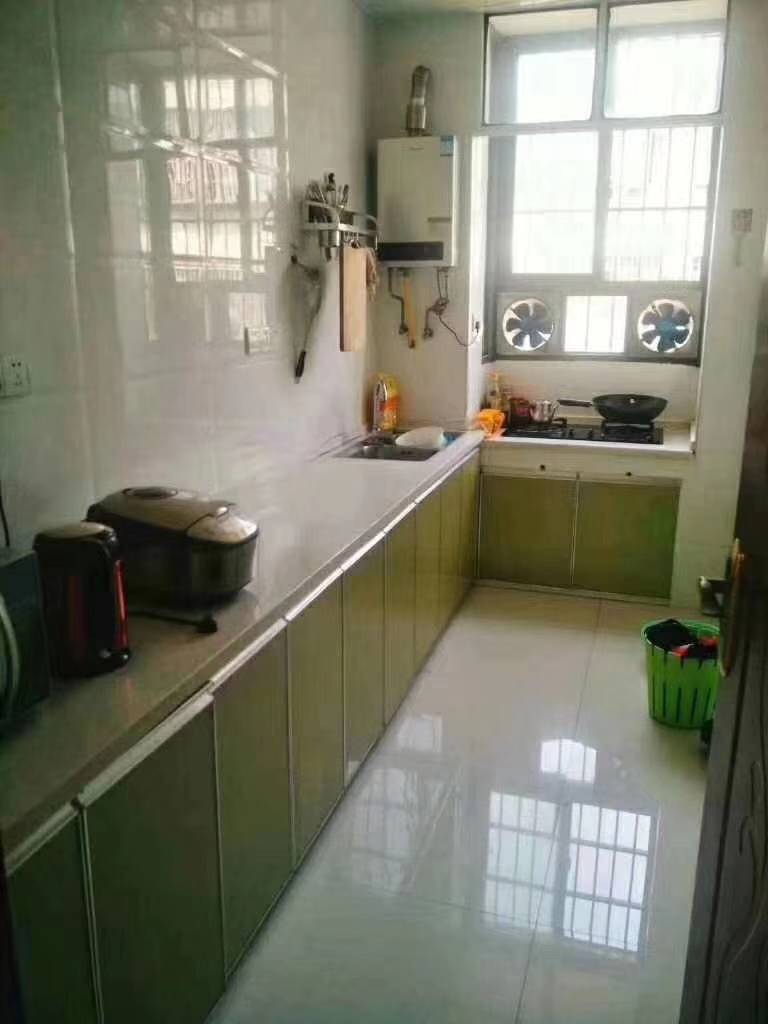 银鑫小区130平精装大三房36万