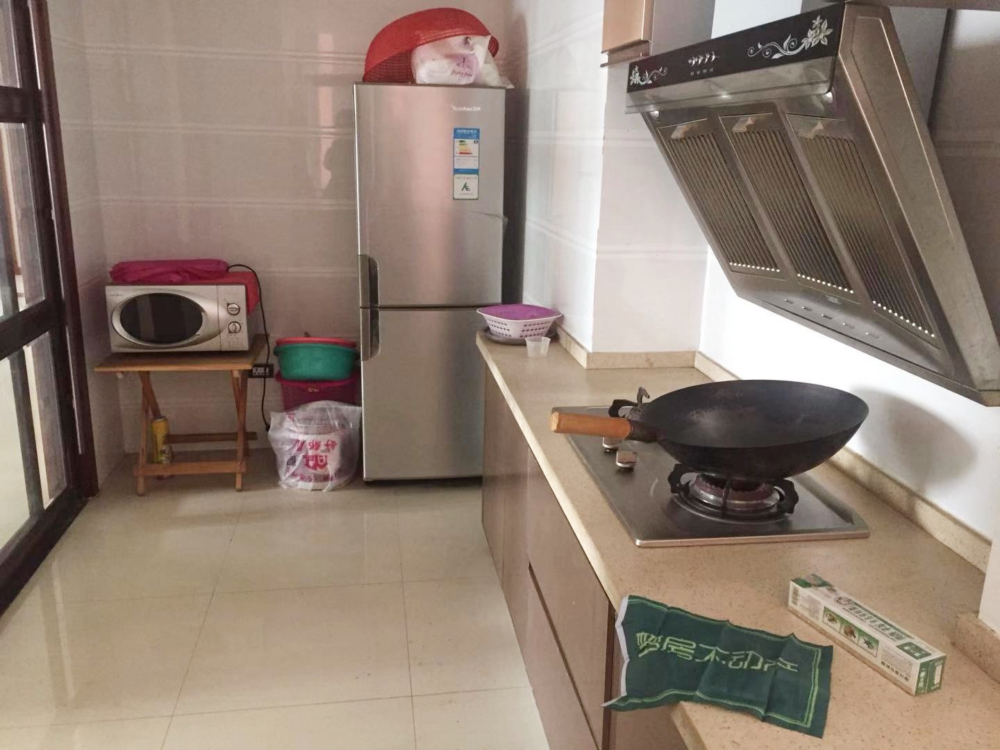 商城附近三医院旁阳光一品电梯中层 装修大三室非常大气的房子