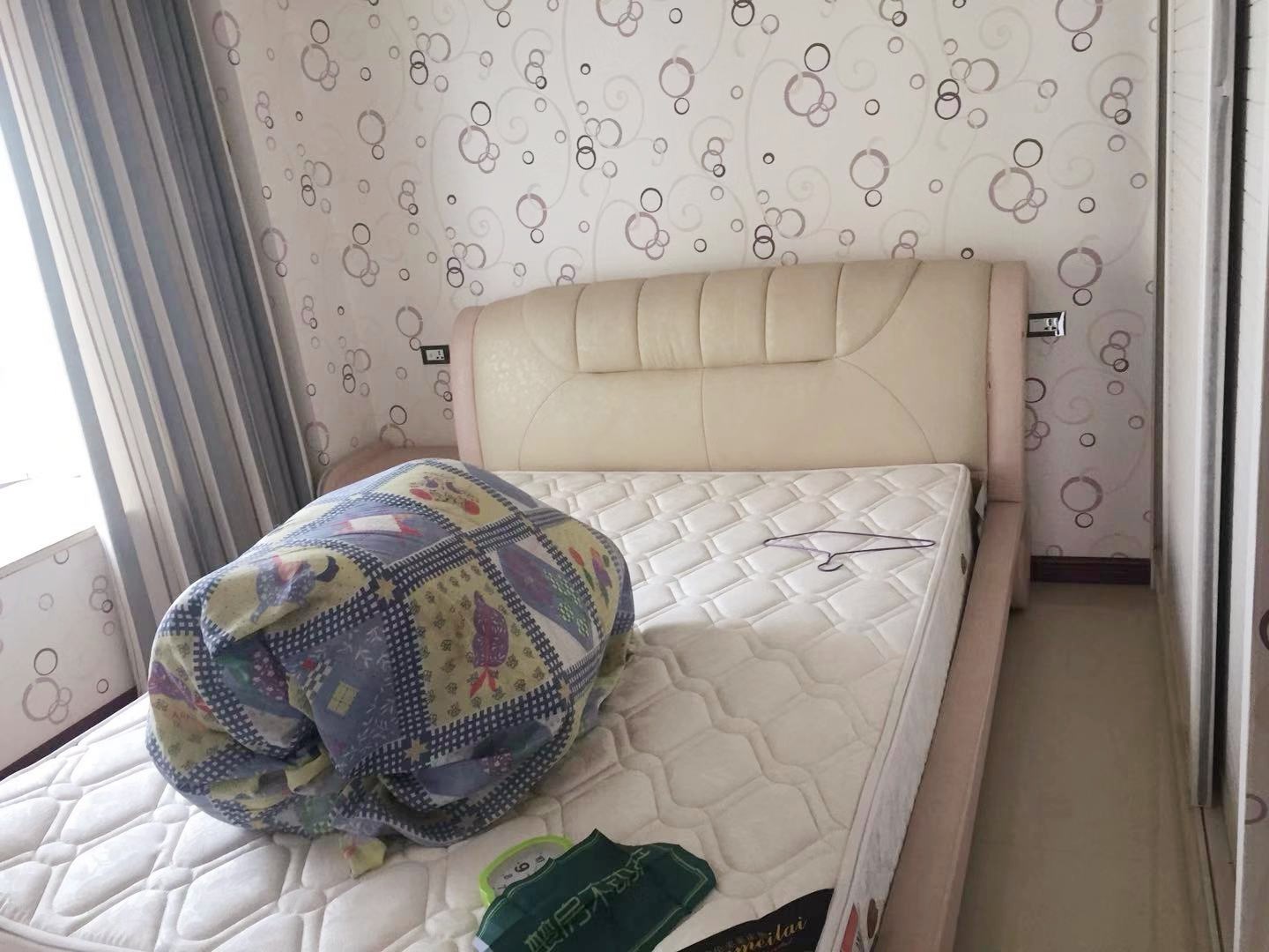 商城附近三医院旁阳光一品电梯中层 装修大三室非常大气的房子