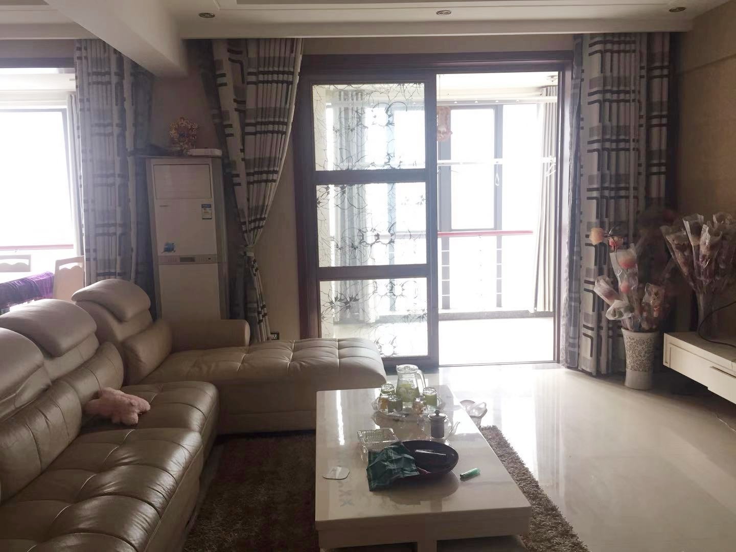 商城附近三医院旁阳光一品电梯中层 装修大三室非常大气的房子