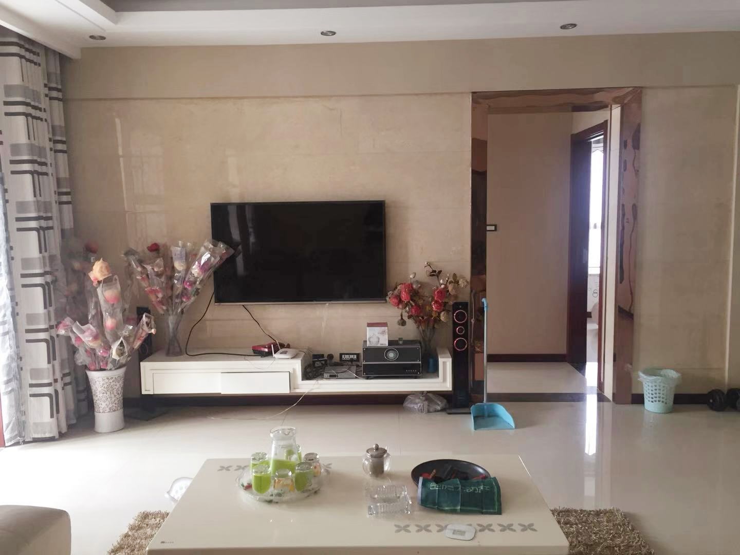 商城附近三医院旁阳光一品电梯中层 装修大三室非常大气的房子