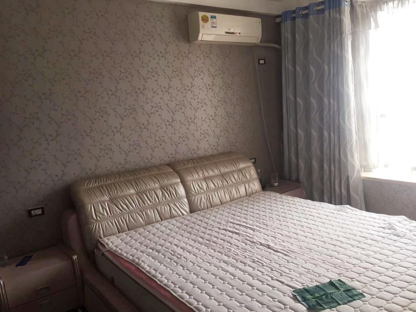 商城附近三医院旁阳光一品电梯中层 装修大三室非常大气的房子