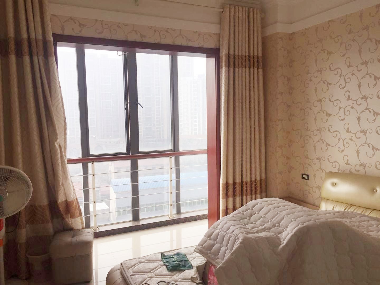 商城附近三医院旁阳光一品电梯中层 装修大三室非常大气的房子