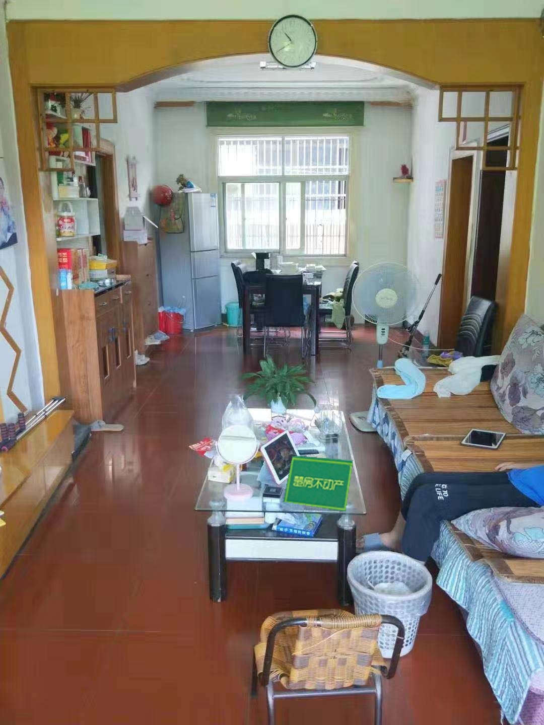 沔阳大道，食品厂宿舍三中前面精装三房出售，直接拎包入住！