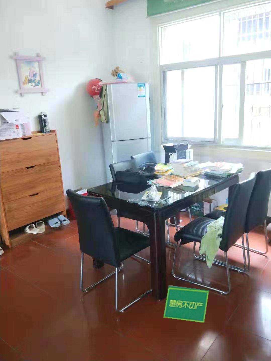 沔阳大道，食品厂宿舍三中前面精装三房出售，直接拎包入住！