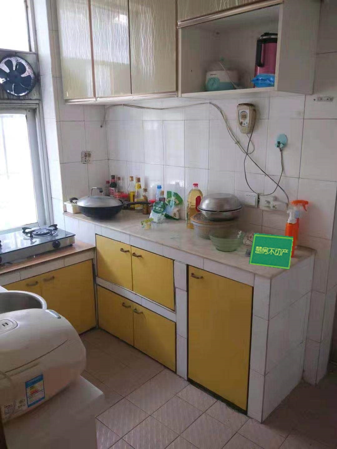 沔阳大道，食品厂宿舍三中前面精装三房出售，直接拎包入住！