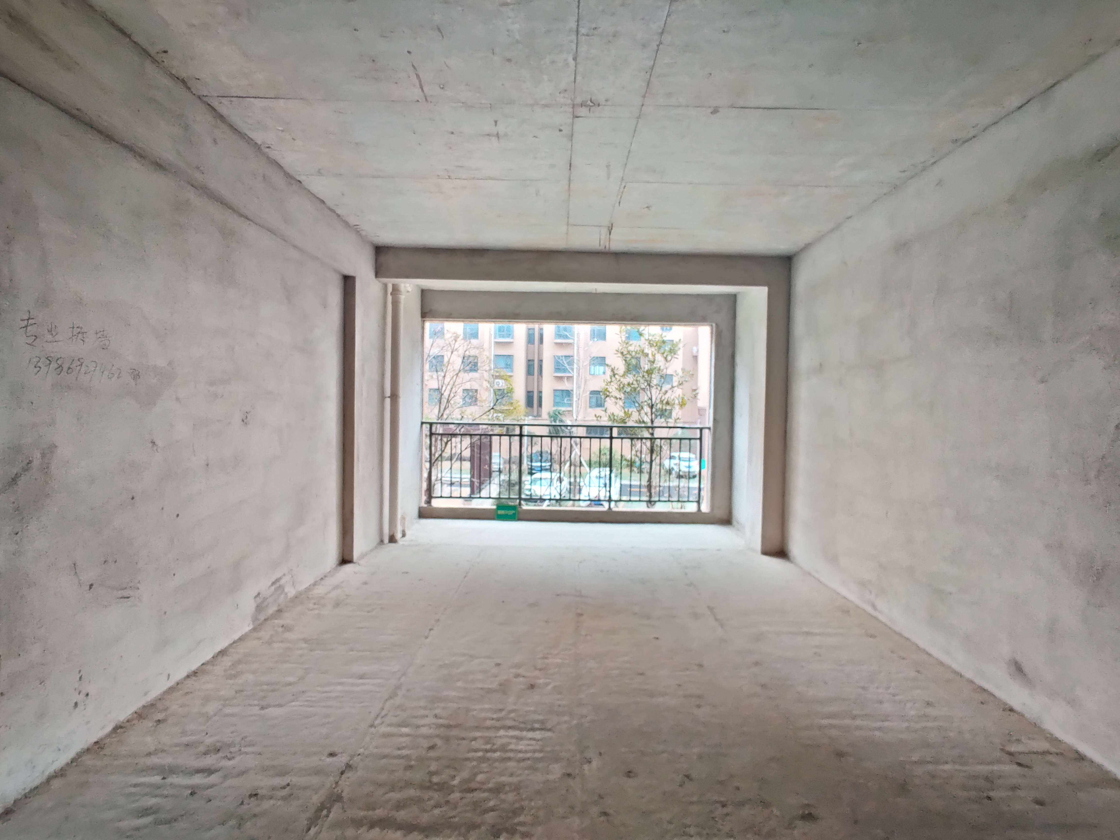 降价呐  降价呐  时代天骄  毛坯三房   南北通透      环境好      证件满二  业主急售