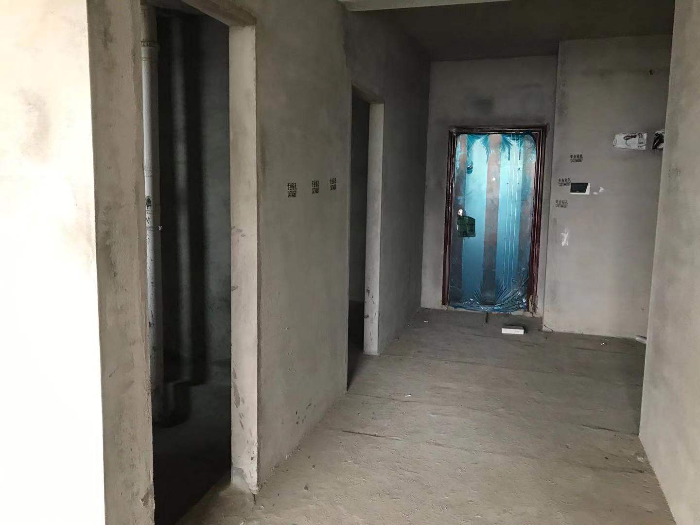 城西时代天骄毛坯小三房中间楼层业主诚意出售