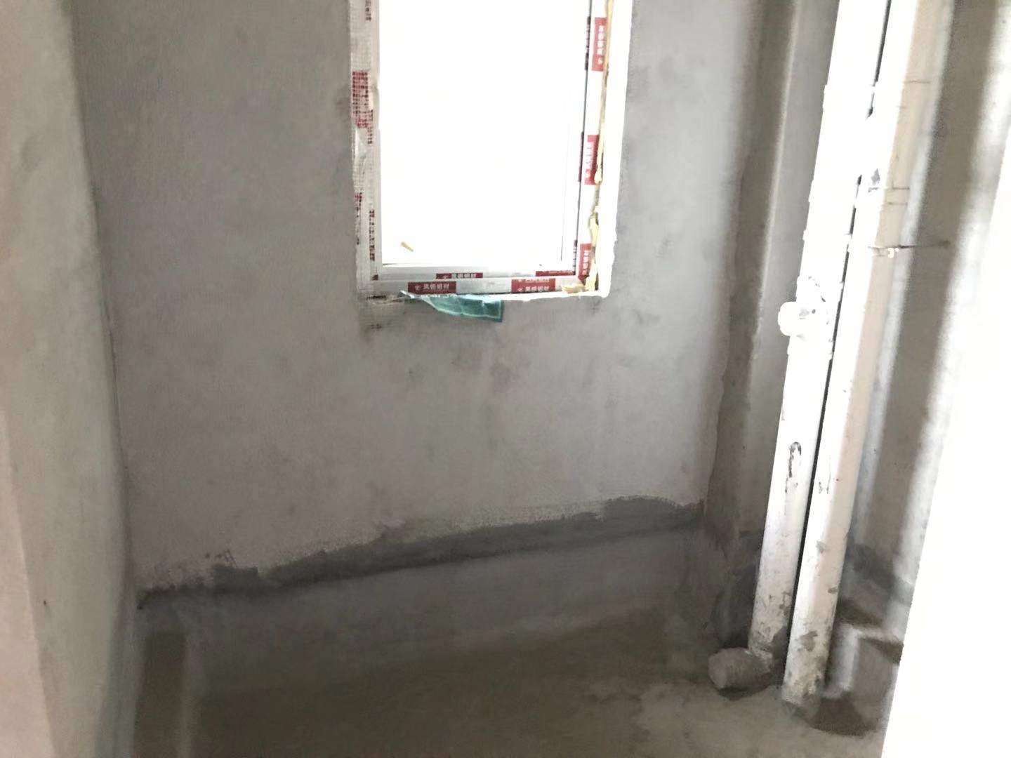 城西时代天骄毛坯小三房中间楼层业主诚意出售