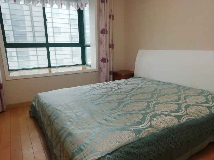 精装修，地理位置好