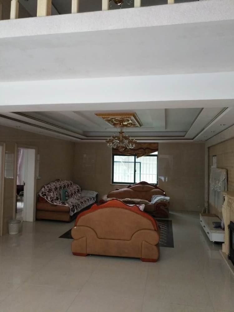 漂亮的私人小别墅诚心出售