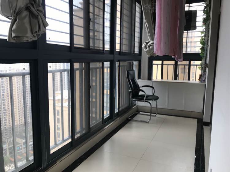 森林国际117平精装修家电齐全拎包入住