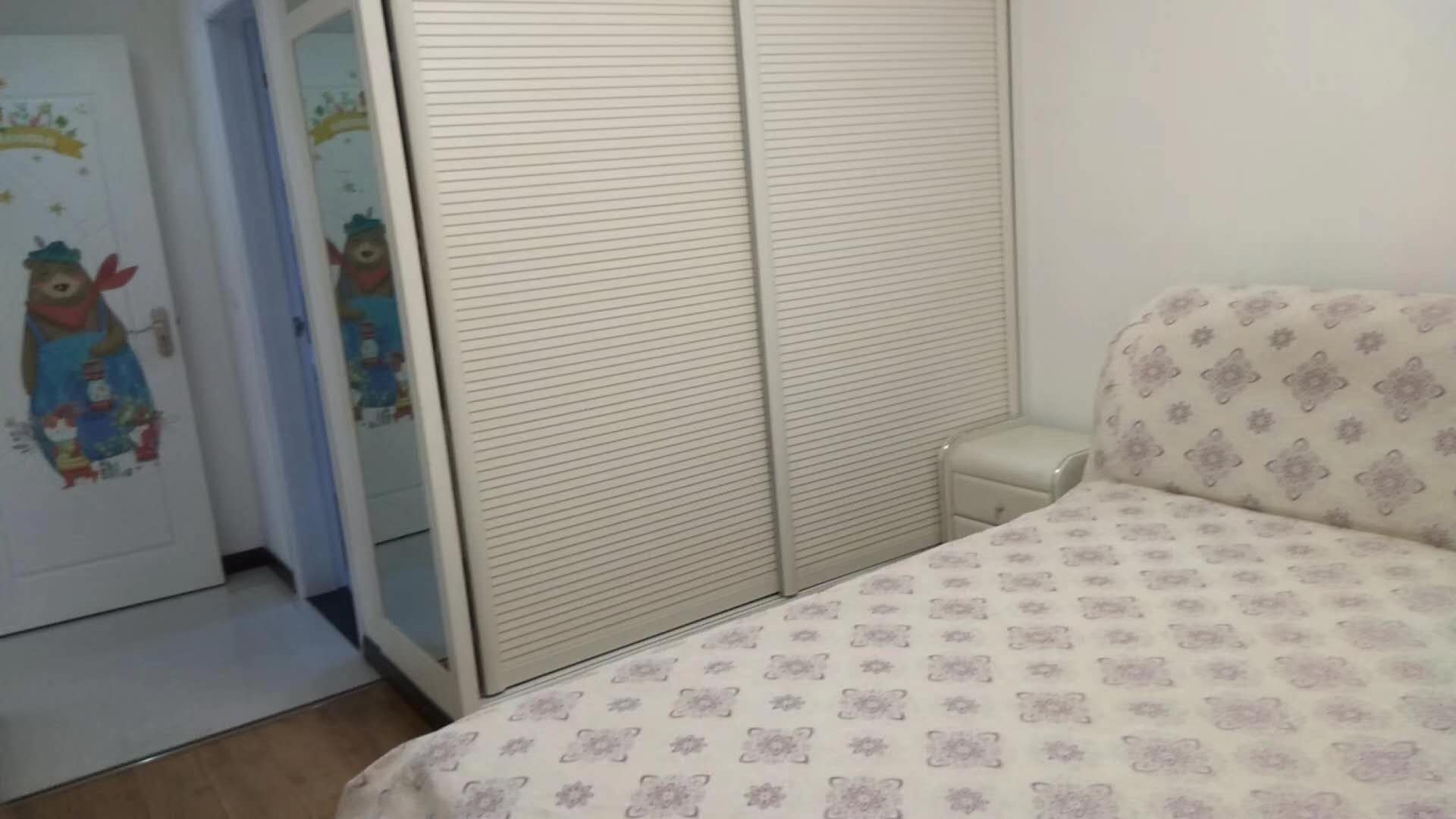 一中对面 房三房新装修证满2价格可小刀