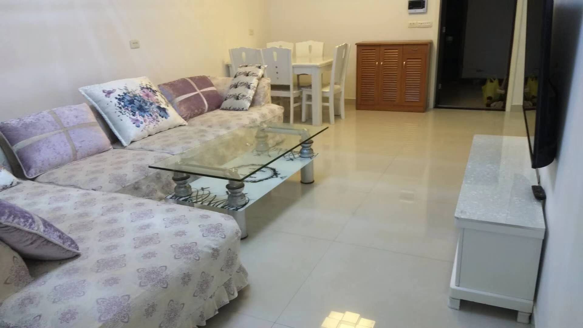 一中对面学区房 三房 新装修 证满2 价格可小刀