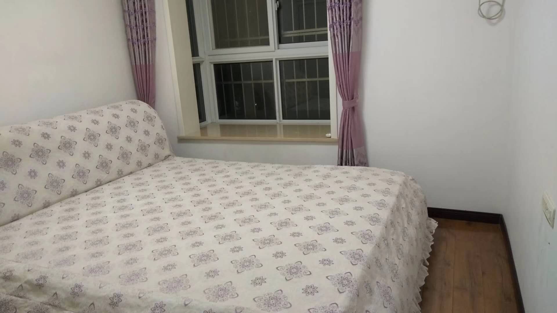 一中对面 房三房新装修证满2价格可小刀