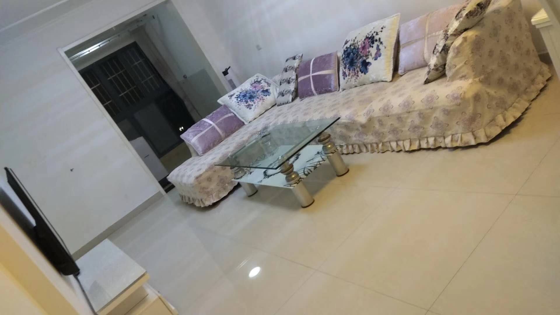 一中对面 房三房新装修证满2价格可小刀