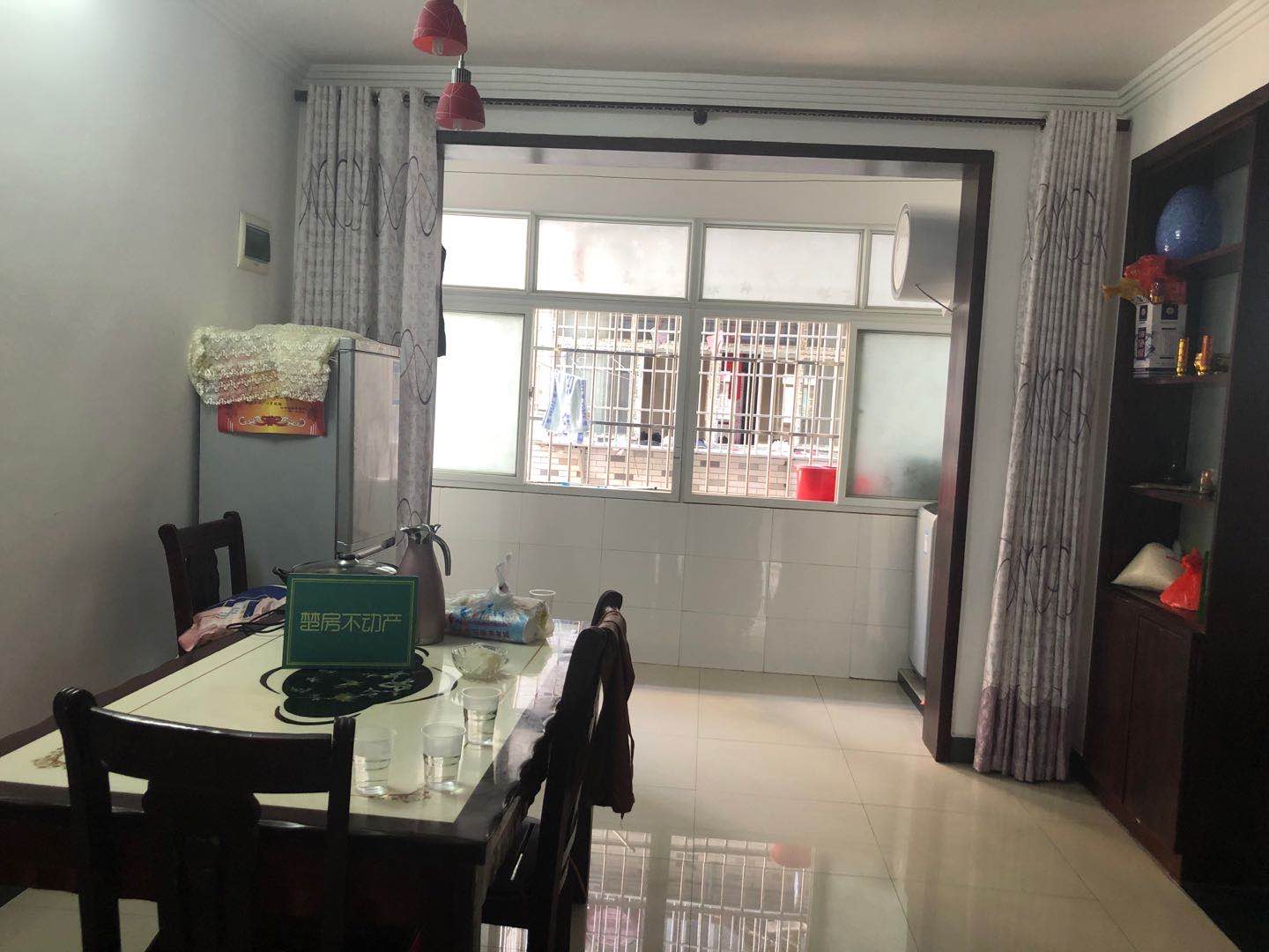 清香园，精装两房步梯好楼层看房方便