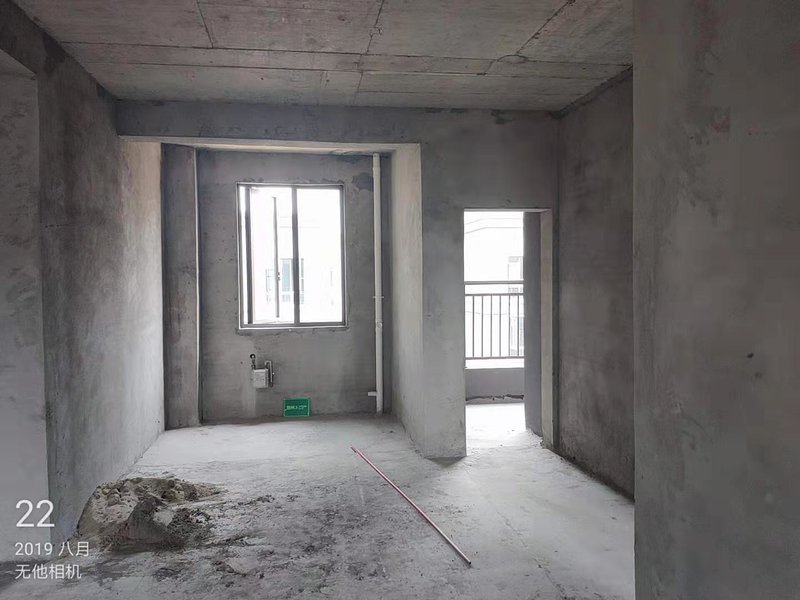 绿地华庭香格里拉 别墅区 环境好 空气好   南北通透 毛坯大3房