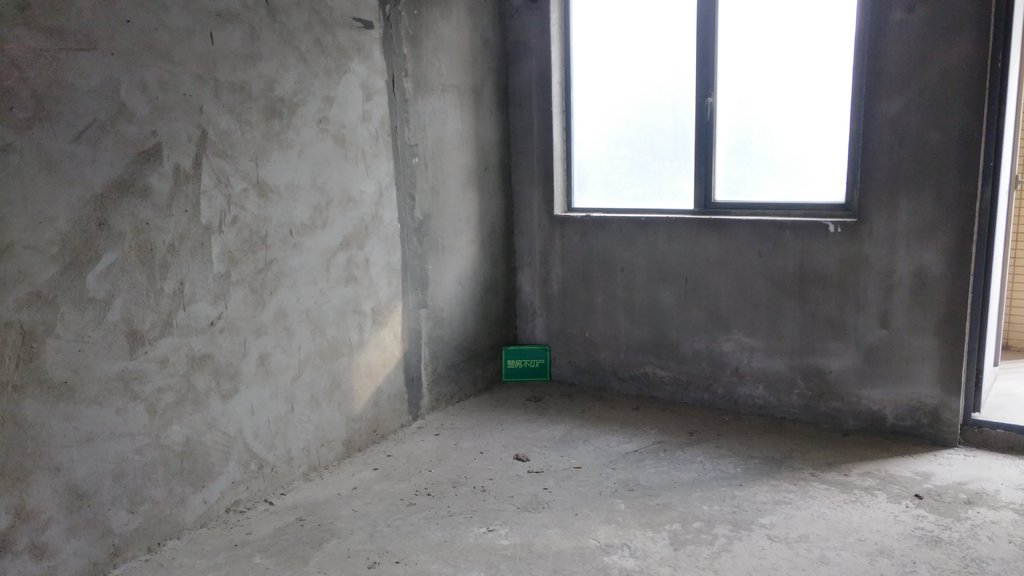 绿地华庭香格里拉别墅区环境好空气好南北通透毛坯大3房