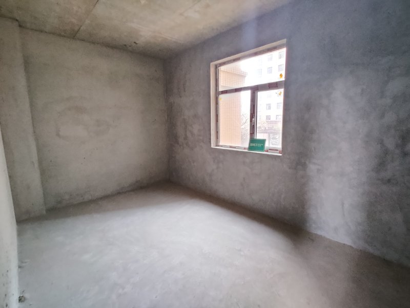 时代天骄三成 付城西大盘毛坯三房中证件齐全低价诚意出售