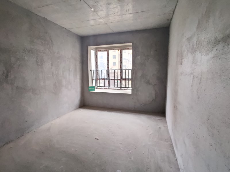 时代天骄三成 付城西大盘毛坯三房中证件齐全低价诚意出售