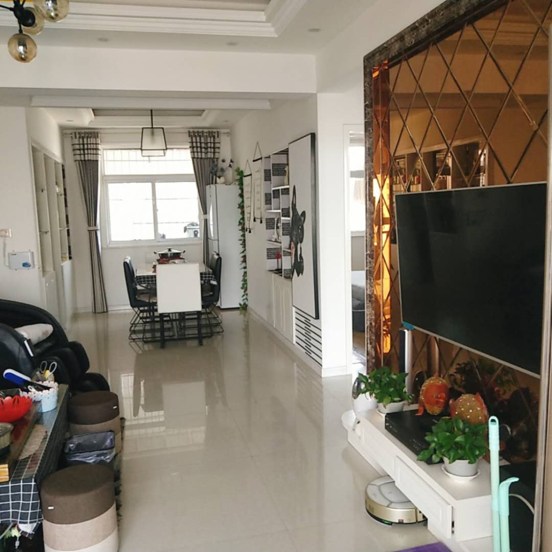 汉小旁边 电梯房 三房 好楼层 新证