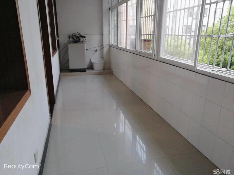 汉江医院旁边中层大户型证件满五