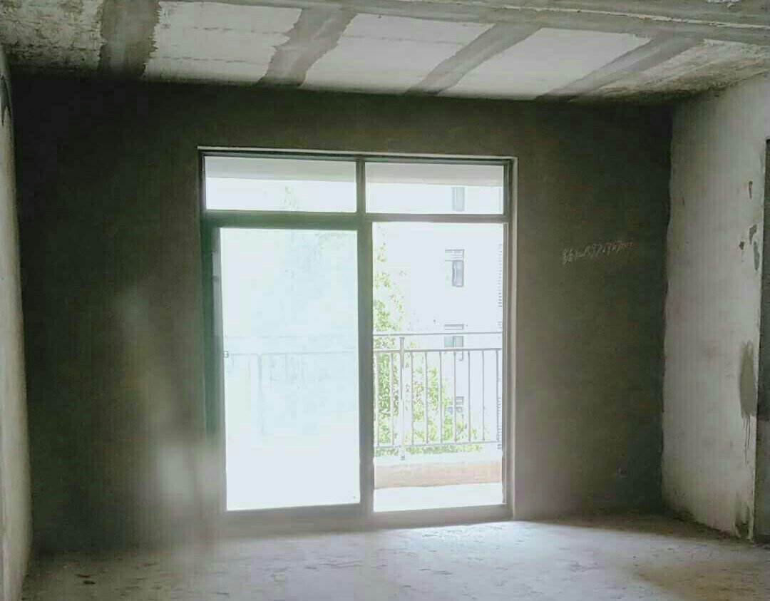 新出新城壹号毛坯 赠送超大露台 全天采光  满2