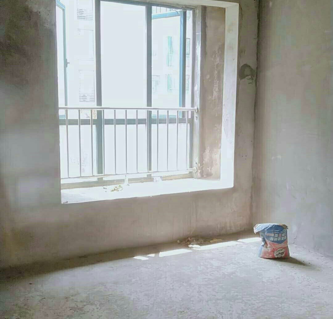 新出新城壹号毛坯赠送超大露台全天采光满2