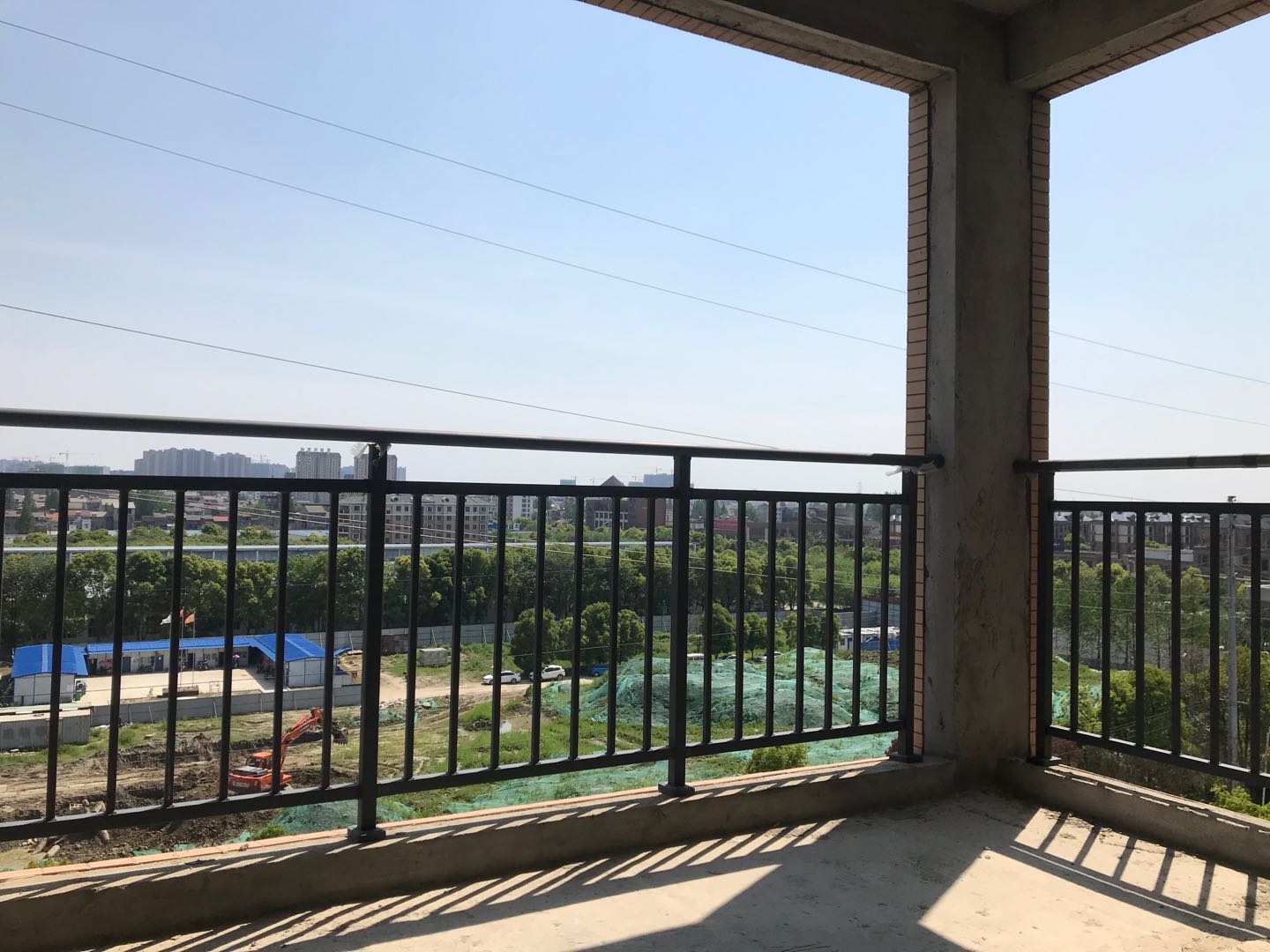 城西时代天骄毛坯小三房中间楼层业主诚意出售