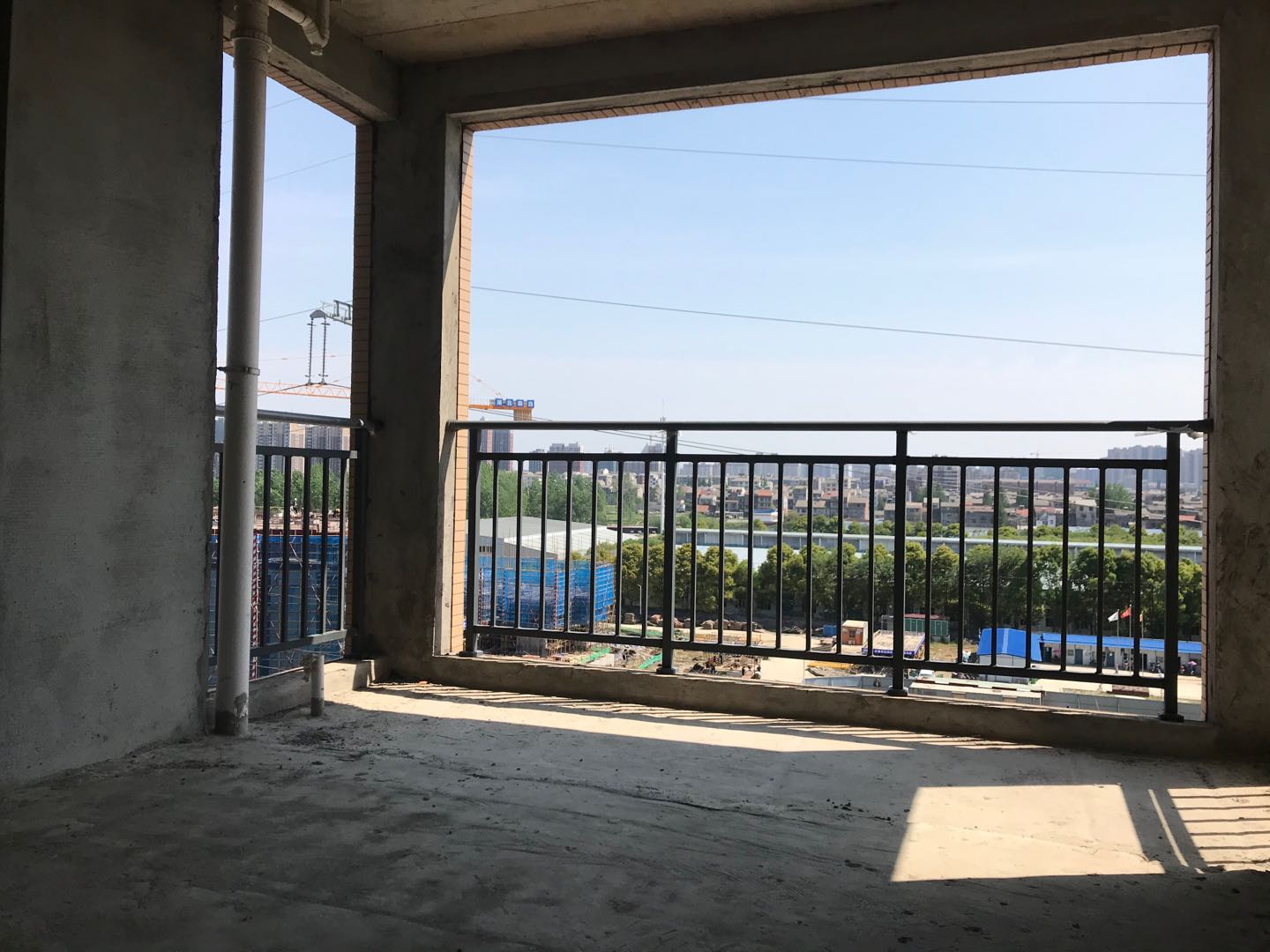 城西 时代天骄 毛坯小三房 中间楼层 业主诚意出售