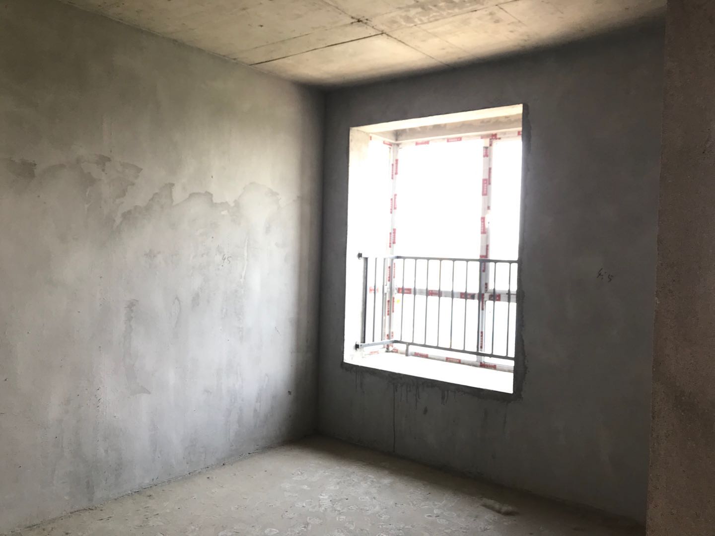 城西时代天骄毛坯小三房中间楼层业主诚意出售