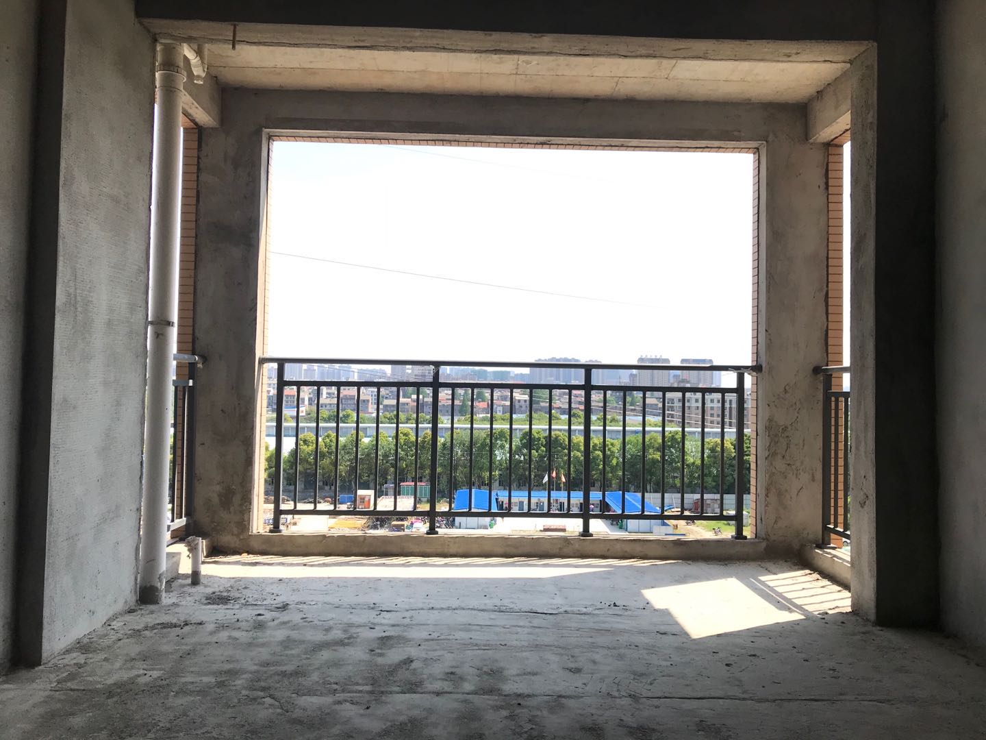 城西时代天骄毛坯小三房中间楼层业主诚意出售