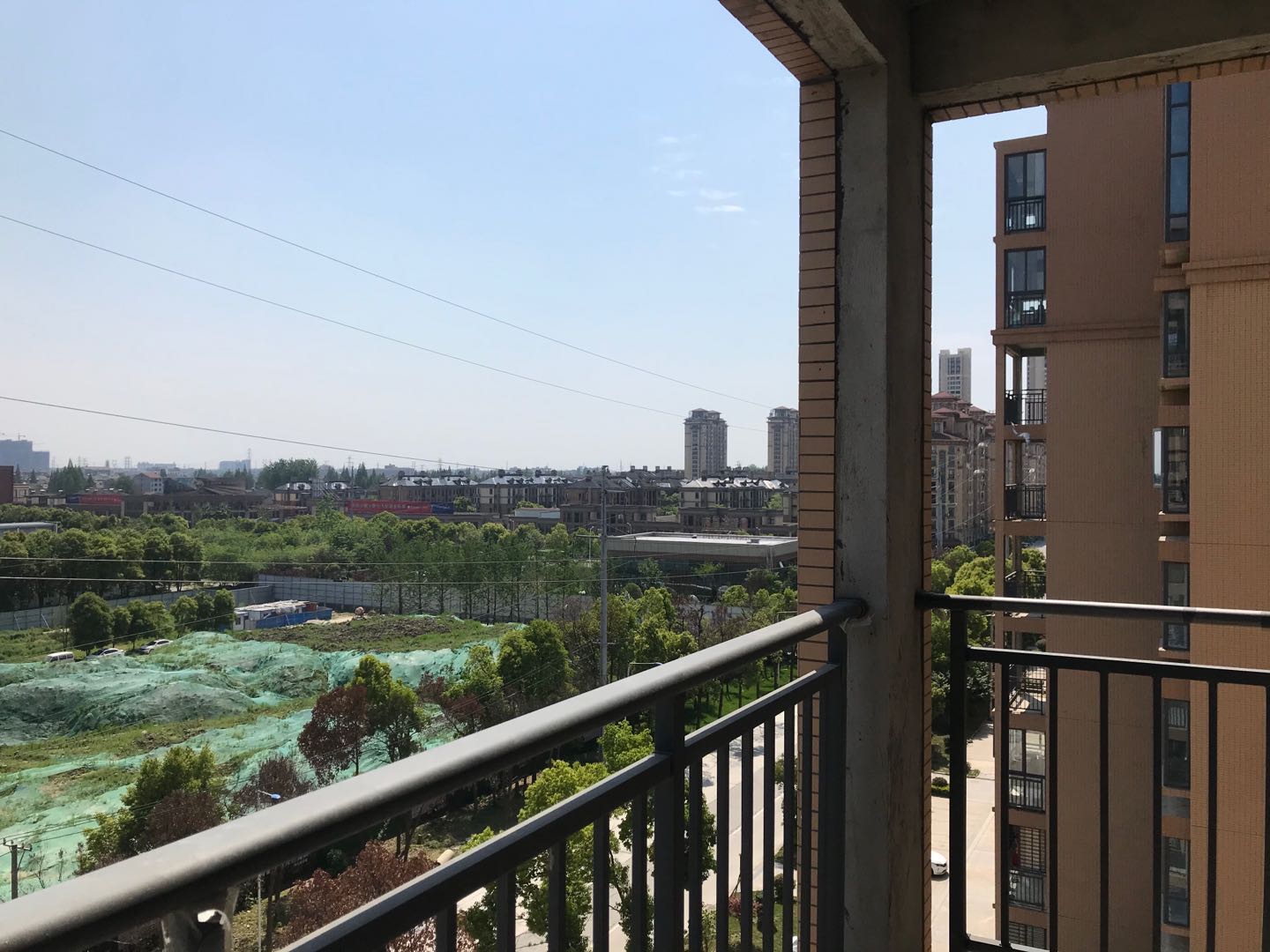 城西时代天骄毛坯小三房中间楼层业主诚意出售