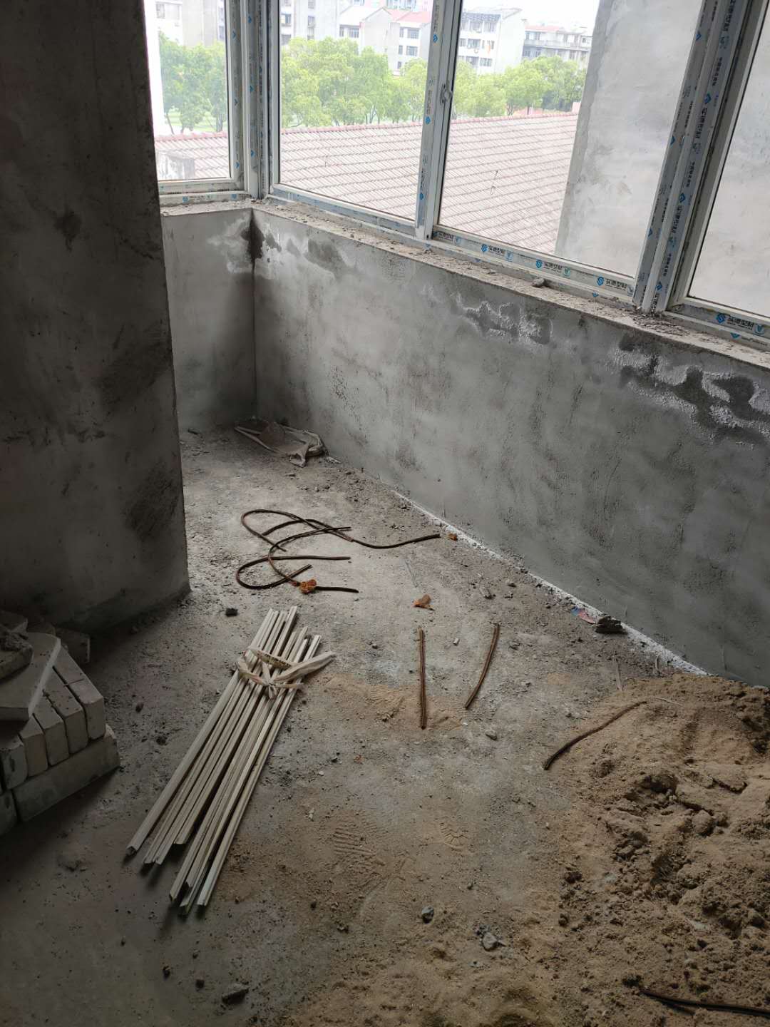 和合国际城旁边 房步梯三楼优价24万 看房