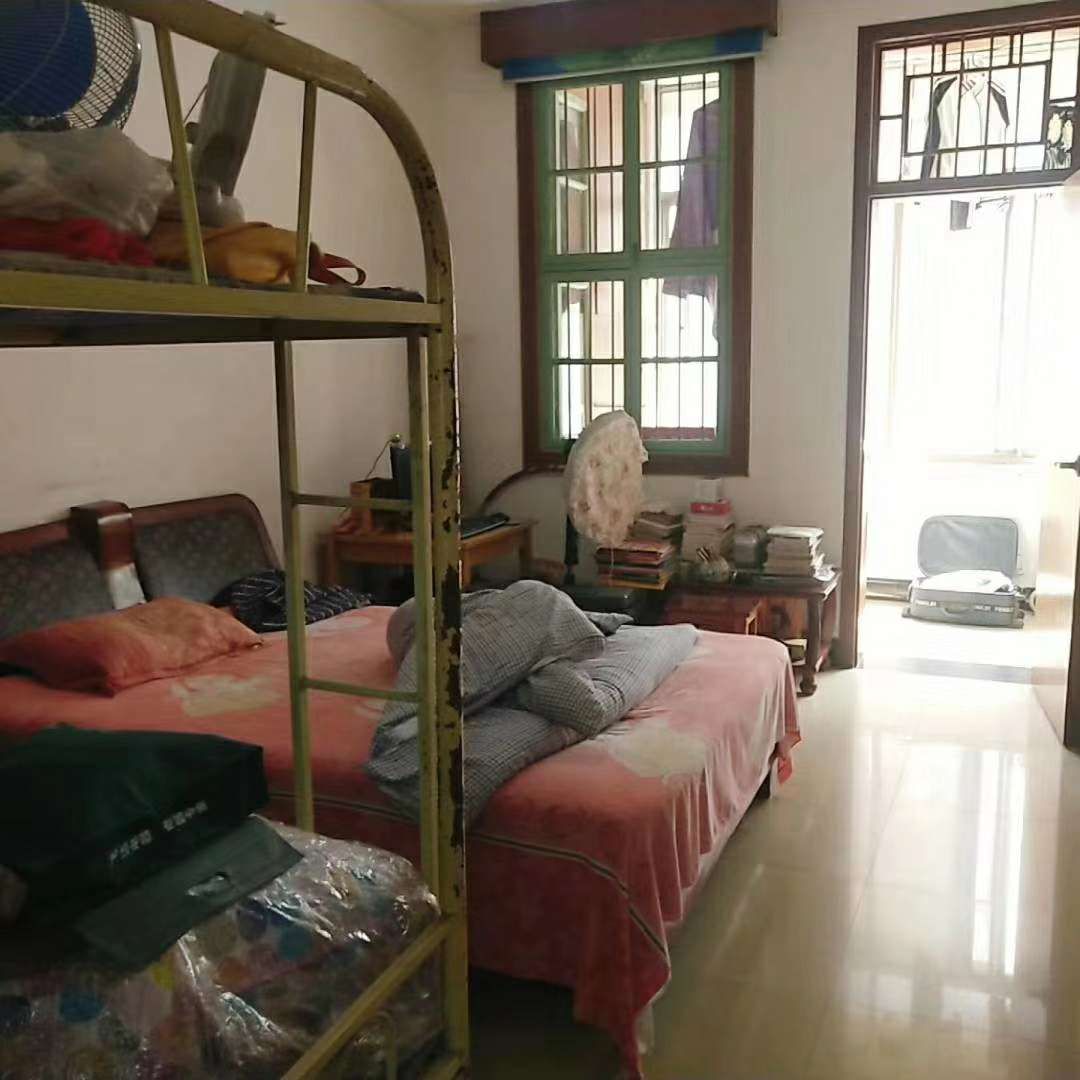 商城旁边步梯中层2房优价24万可过户