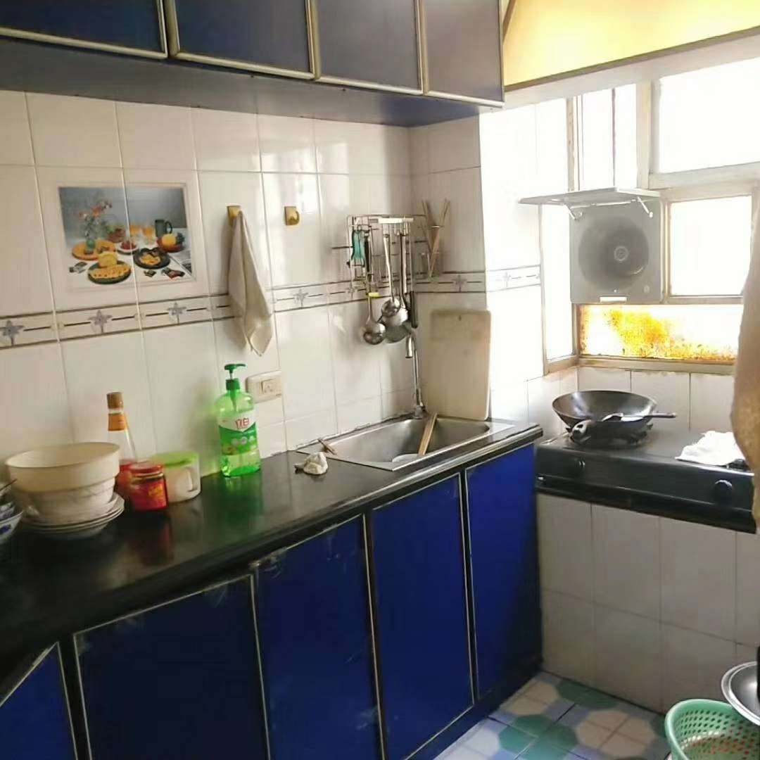 商城旁边步梯中层2房优价24万可过户