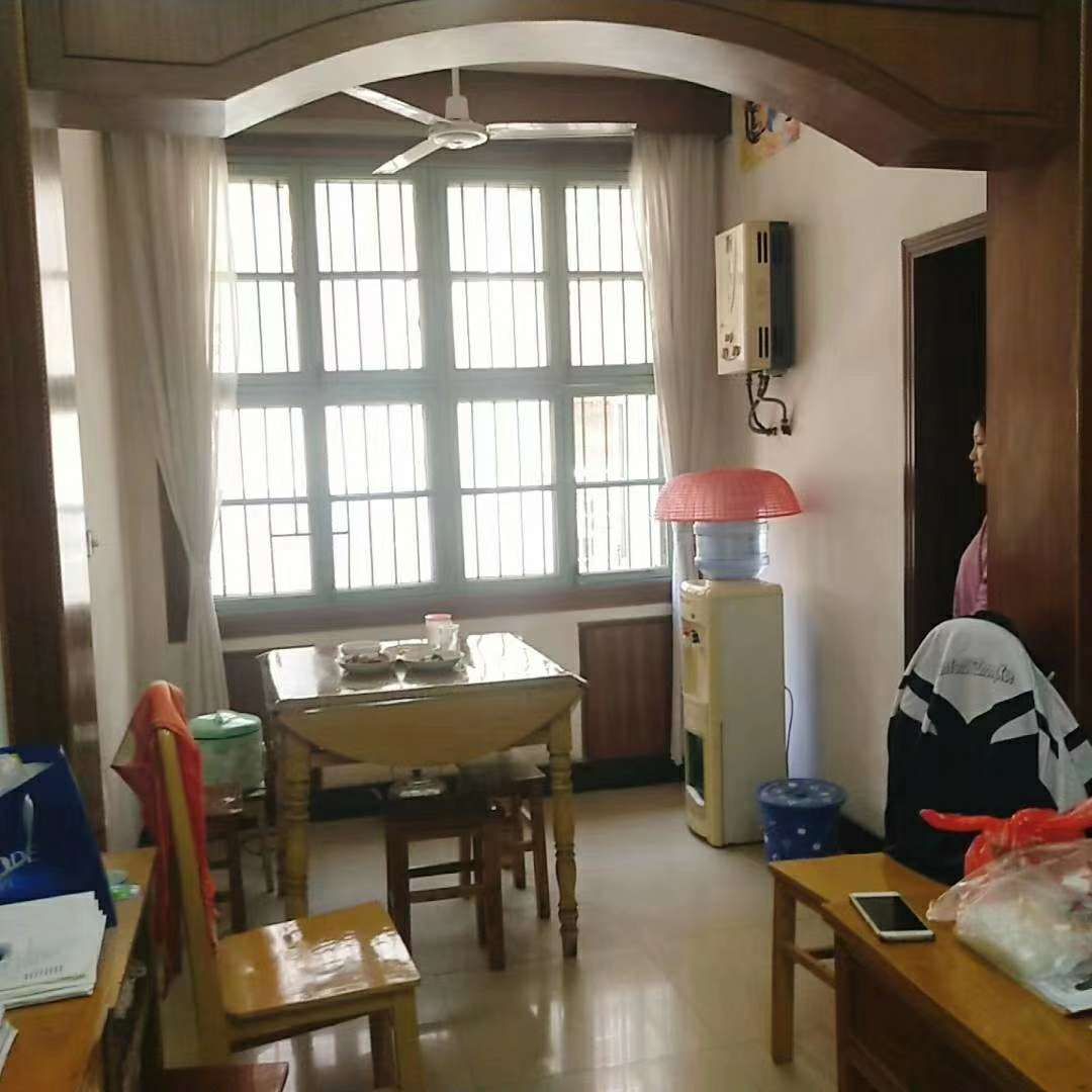 商城旁边步梯中层2房优价24万可过户