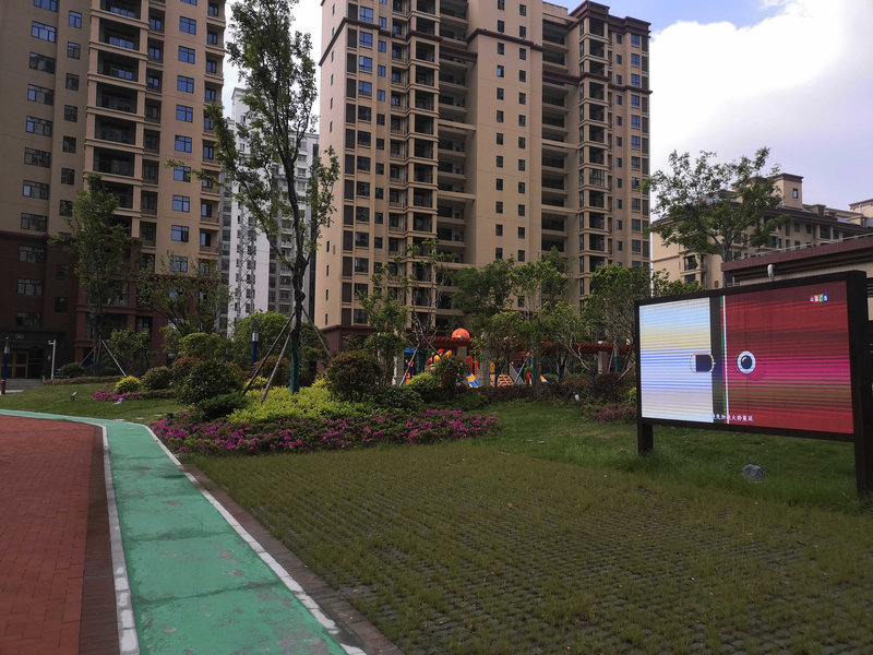 领秀城城南好地段，楼层好，采光到位，诚心出售