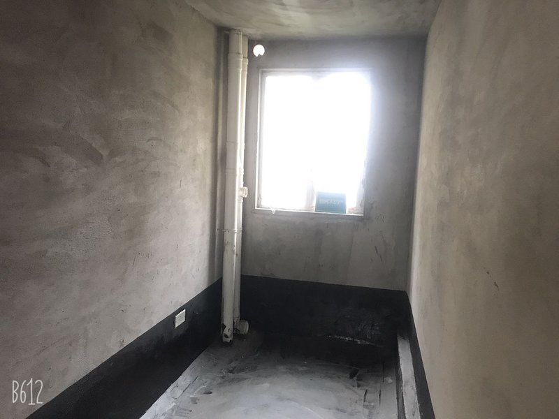 领秀城城南好地段，楼层好，采光到位，诚心出售