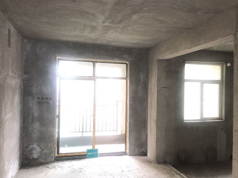 领秀城城南好地段，楼层好，采光到位，诚心出售