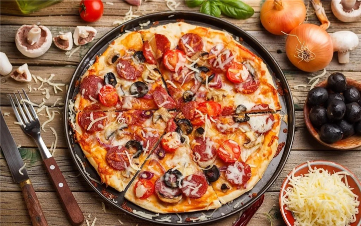 嗨~这里有一份披萨，免费请你来吃！