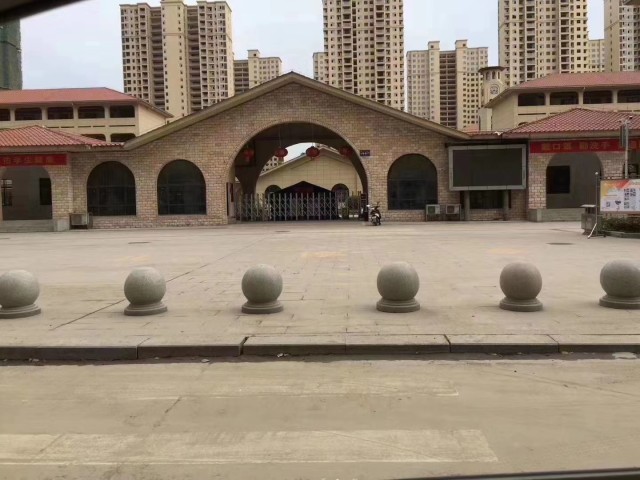 南城新区 热 金铺新二中正对面 自营 高