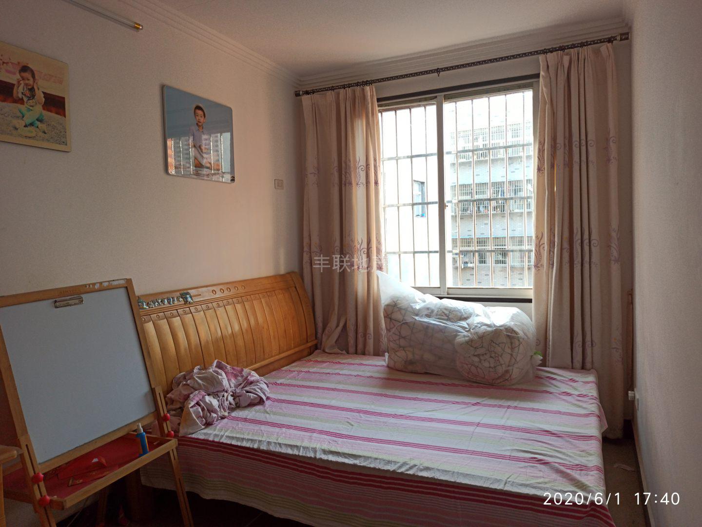 武商附近步梯中层精装三房可按揭