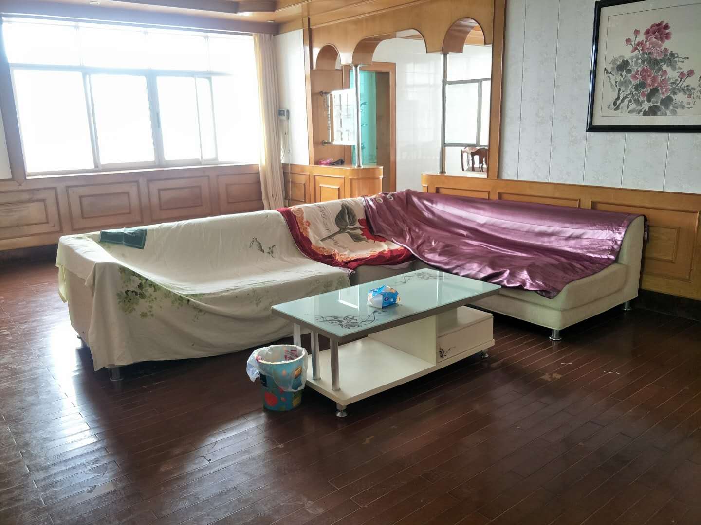 步行街对面公安局宿舍大三房送车库带水电可住人武商附近出行方便停车方便