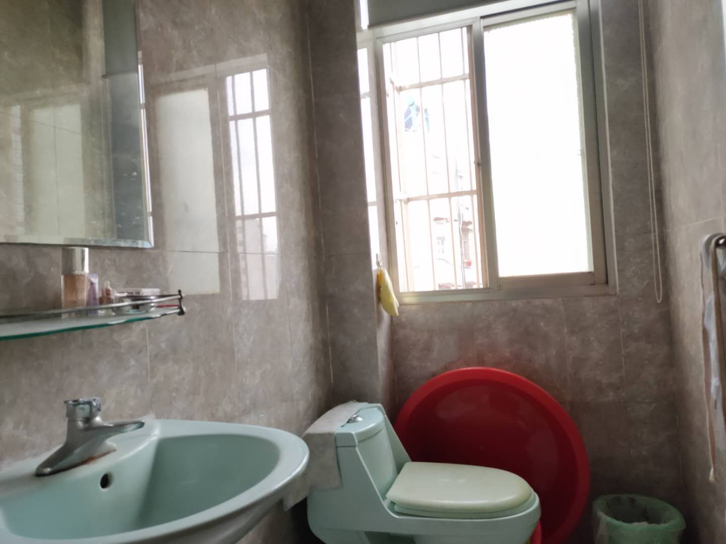 沙嘴公安局宿舍全屋精装修小区有停车位可按揭