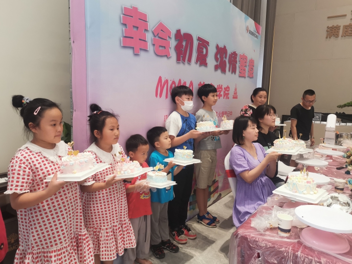 这个周末有点“甜” 交投·满庭春蛋糕DIY圆满落幕