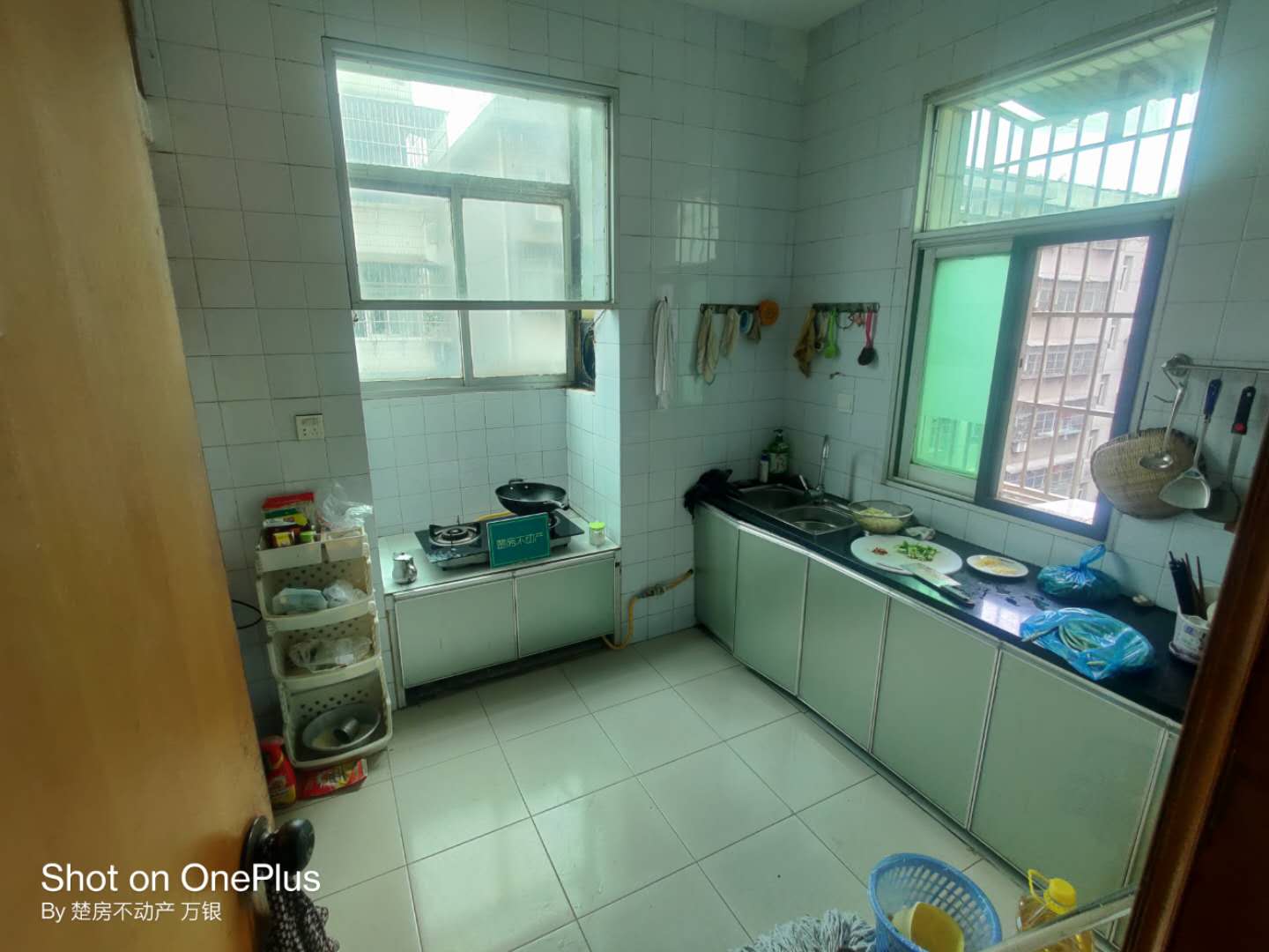 步行街旁公安局宿舍大三房带储藏室方便停车安全