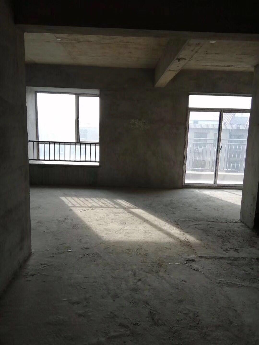 康湾一品临河 70平河景好房出售~采光 