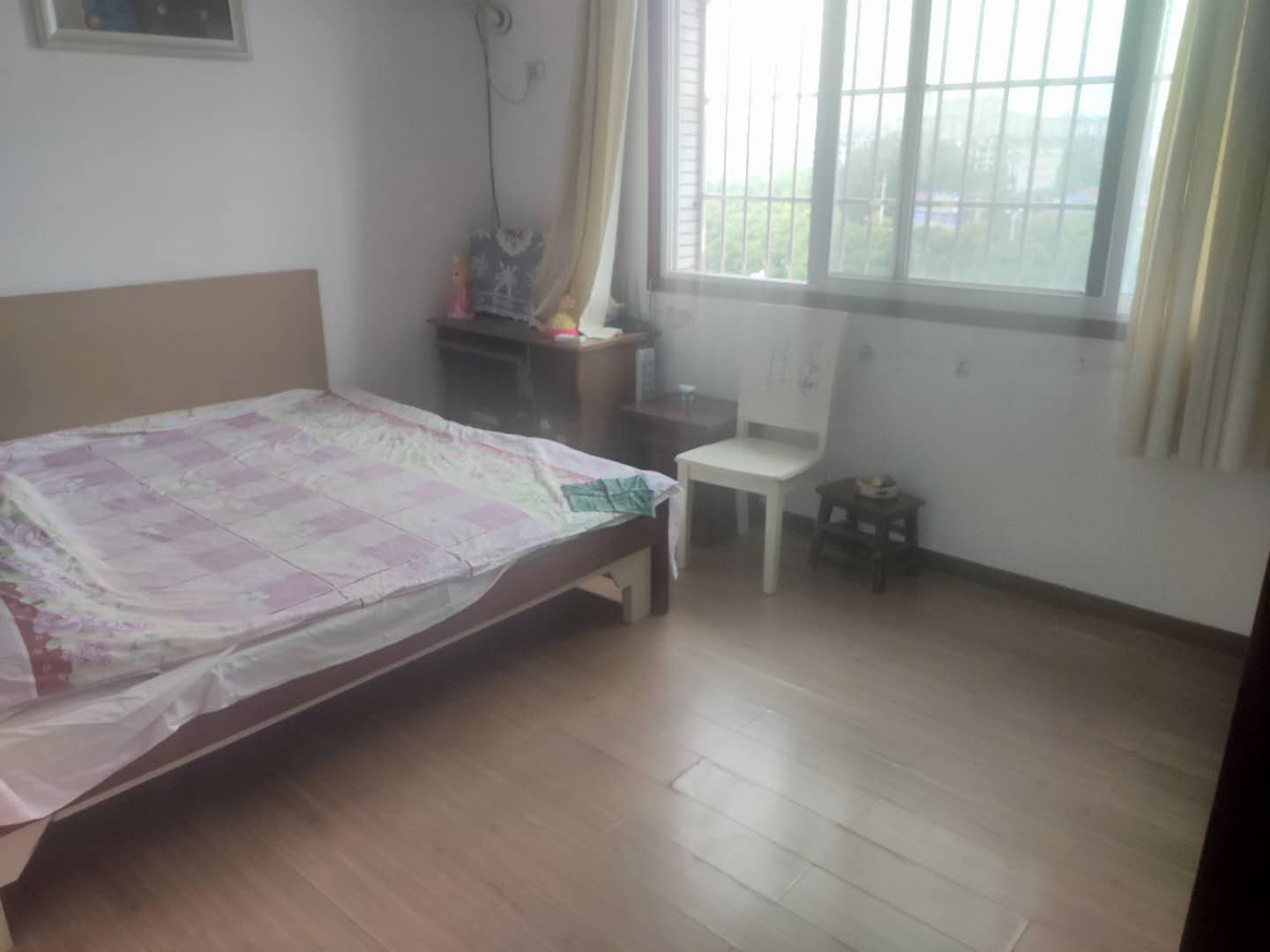 沃尔玛旁华泰家园大三房出售小区带幼儿园产证满二